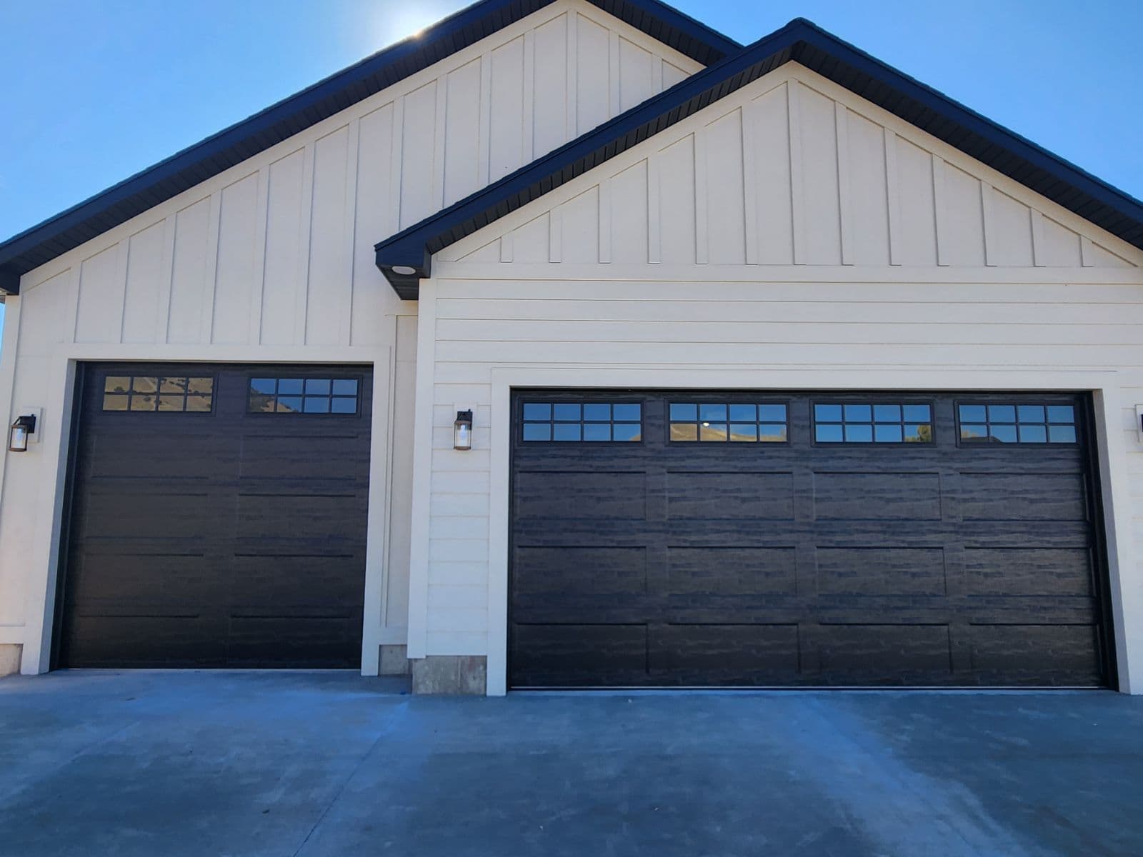 Gallery photos for Sleek Garage Doors Installed on a New Build in Hyde Park: Image #2